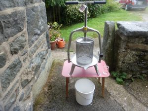 Honey press